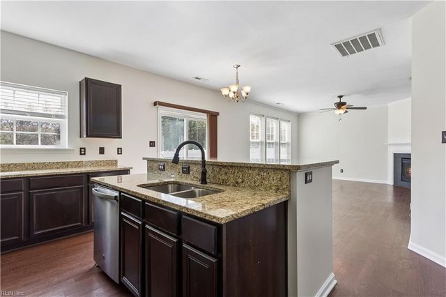 27 Hampshire Glen PW, Hampton, VA 23669