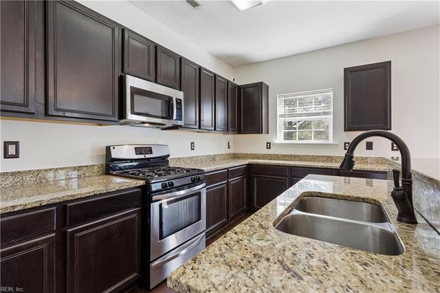 27 Hampshire Glen PW, Hampton, VA 23669