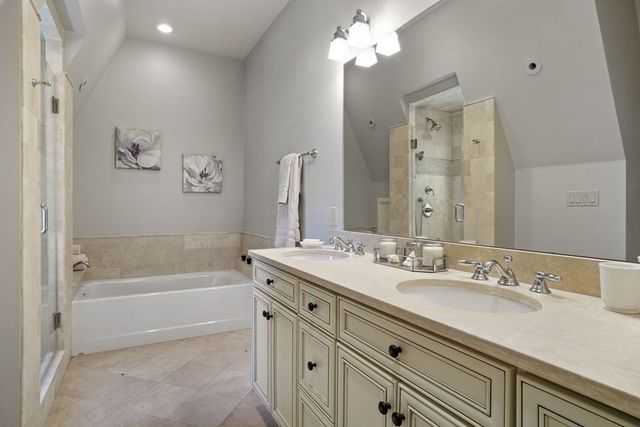 28 Pennsylvania Ave B, Newton, MA 02464