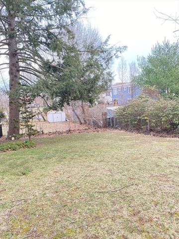 28 Pennsylvania Ave B, Newton, MA 02464