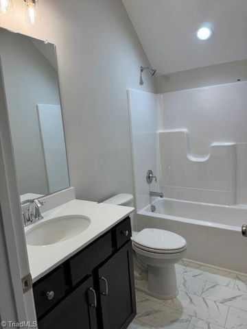 3676 Contimental Square 360, Kernersville, NC 27284