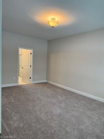 3676 Contimental Square 360, Kernersville, NC 27284