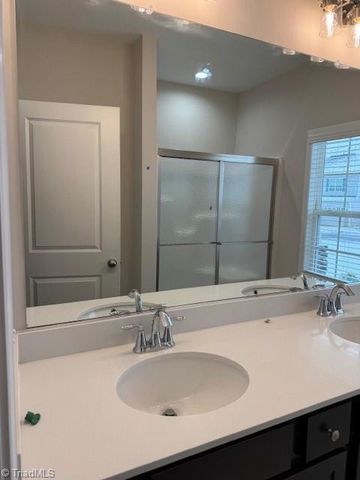 3676 Contimental Square 360, Kernersville, NC 27284