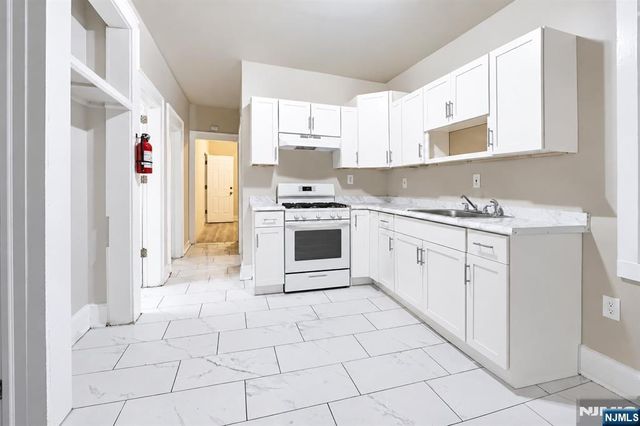 17 Arverne Terrace, Irvington, NJ 07111