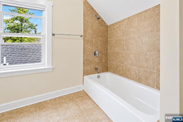17 Arverne Terrace, Irvington, NJ 07111