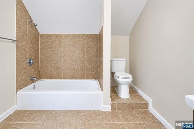 17 Arverne Terrace, Irvington, NJ 07111