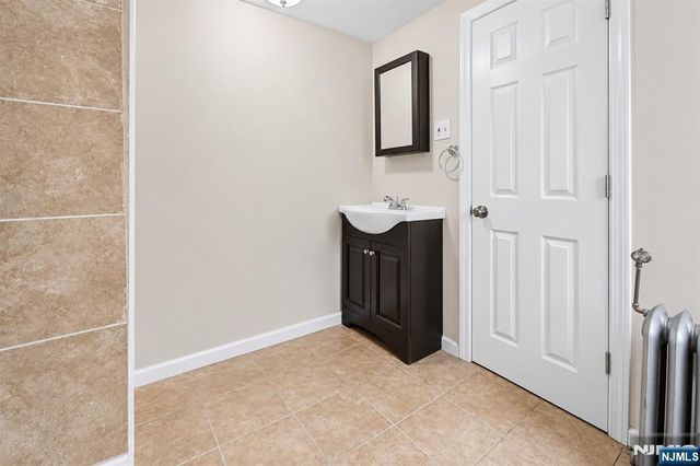 17 Arverne Terrace, Irvington, NJ 07111