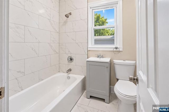 17 Arverne Terrace, Irvington, NJ 07111