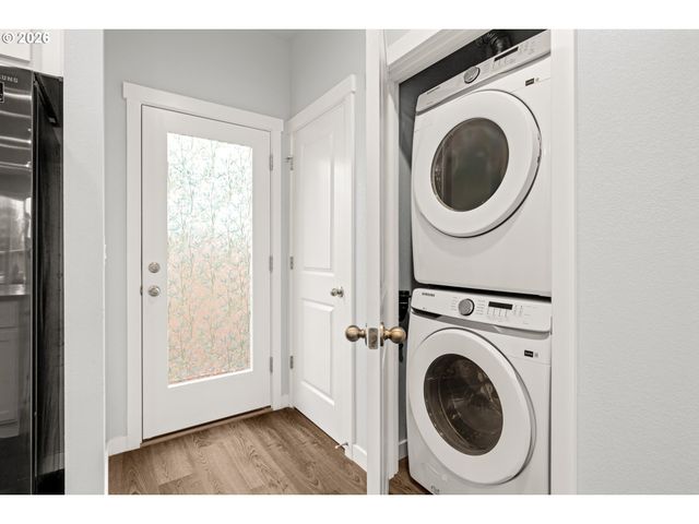 8629 Se WASHINGTON St, Portland, OR 97216