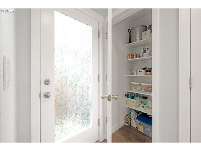 8629 Se WASHINGTON St, Portland, OR 97216