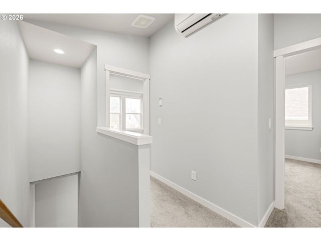 8629 Se WASHINGTON St, Portland, OR 97216