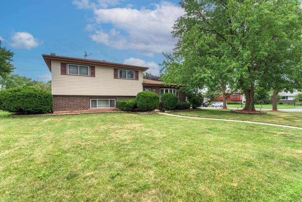 1795 W JO ANN Lane, Addison, IL 60101