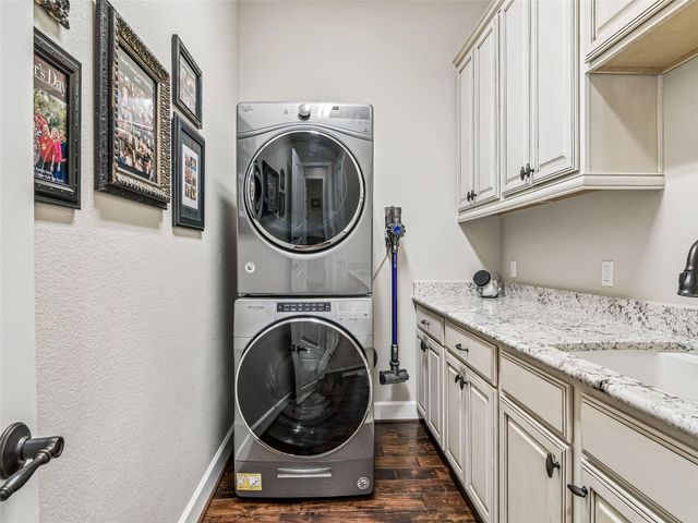 125 Sowing Oak DR, San Marcos, TX 78666