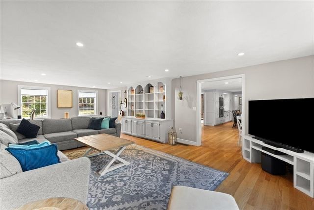 1125 School St, Mansfield, MA 02048
