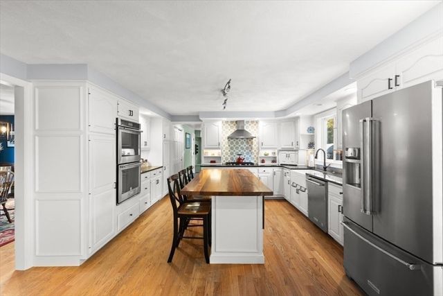 1125 School St, Mansfield, MA 02048