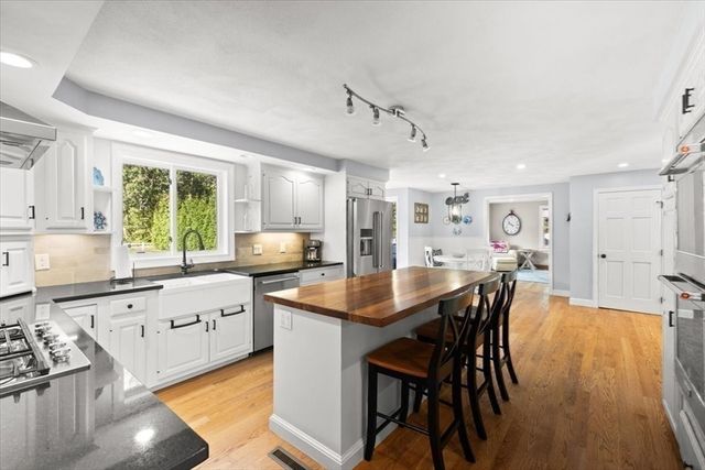 1125 School St, Mansfield, MA 02048