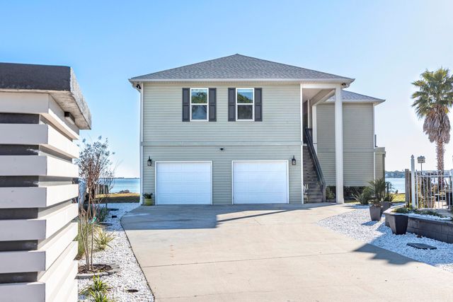 115 Port Drive, Shalimar, FL 32579