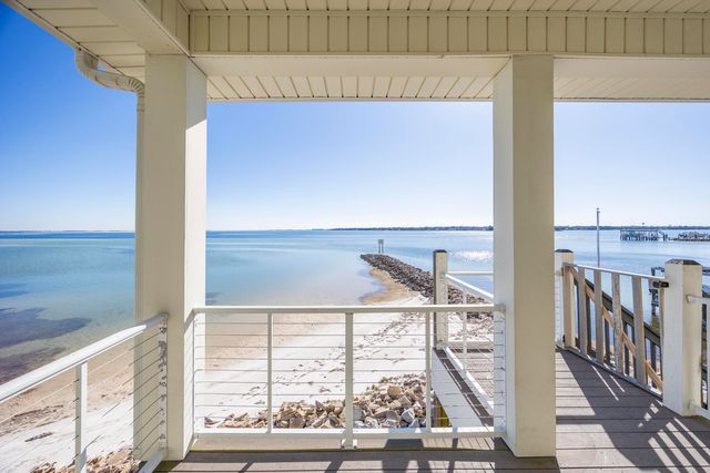 115 Port Drive, Shalimar, FL 32579