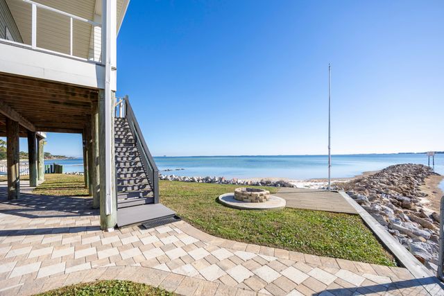 115 Port Drive, Shalimar, FL 32579