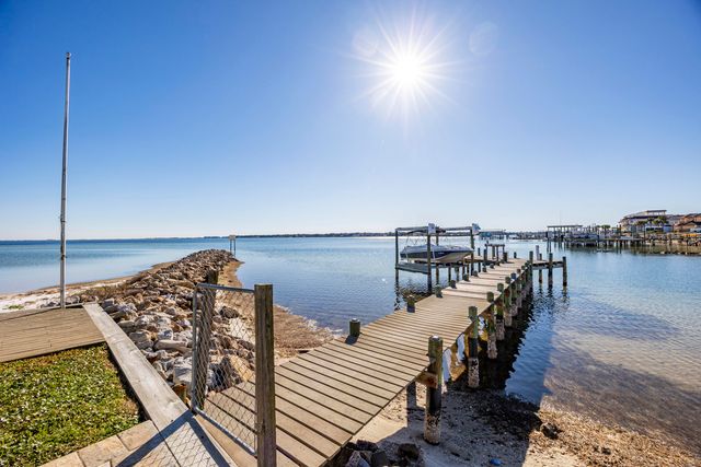 115 Port Drive, Shalimar, FL 32579