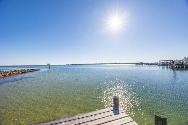 115 Port Drive, Shalimar, FL 32579