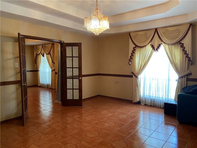 905 Franco Dr, Alice, TX 78332
