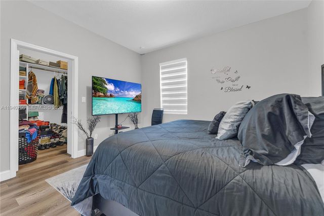 4040 NW 11th St, Lauderhill, FL 33313