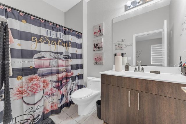 4040 NW 11th St, Lauderhill, FL 33313