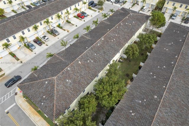 4040 NW 11th St, Lauderhill, FL 33313