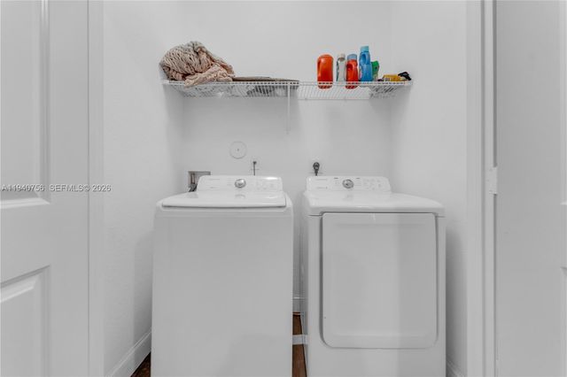 4040 NW 11th St, Lauderhill, FL 33313