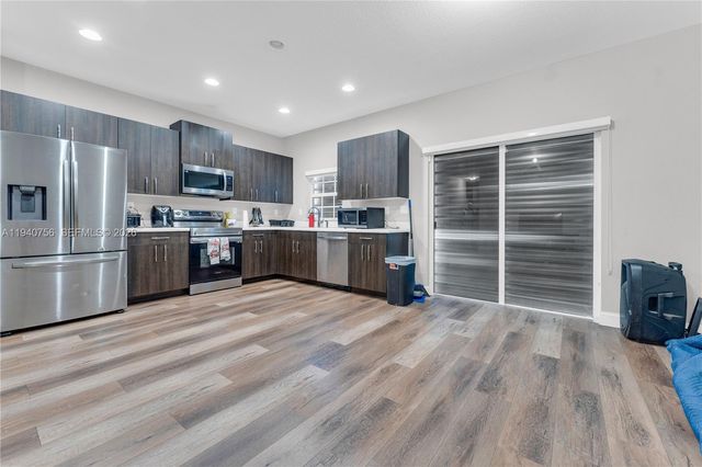 4040 NW 11th St, Lauderhill, FL 33313