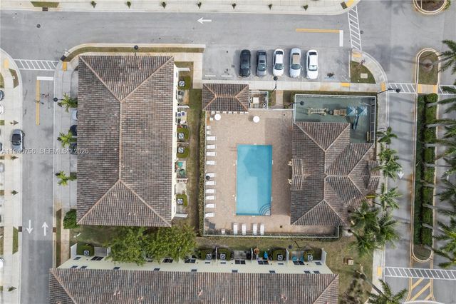 4040 NW 11th St, Lauderhill, FL 33313