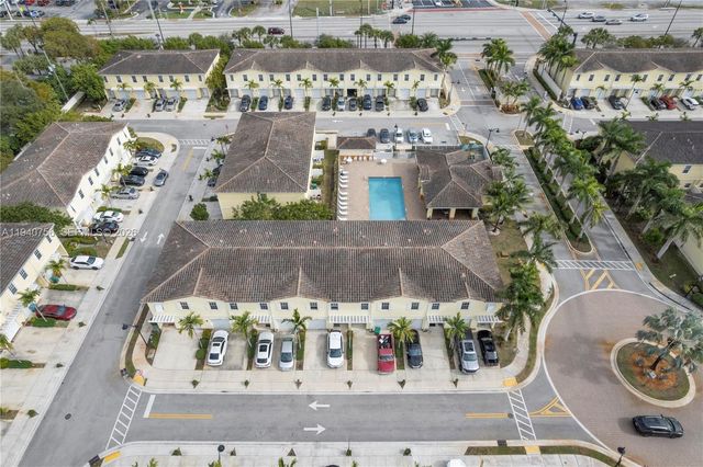 4040 NW 11th St, Lauderhill, FL 33313