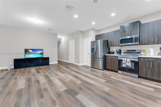 4040 NW 11th St, Lauderhill, FL 33313