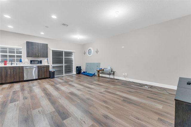 4040 NW 11th St, Lauderhill, FL 33313