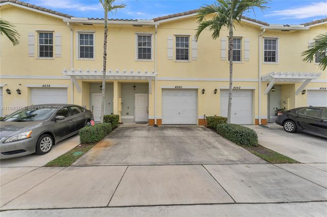 4040 NW 11th St, Lauderhill, FL 33313