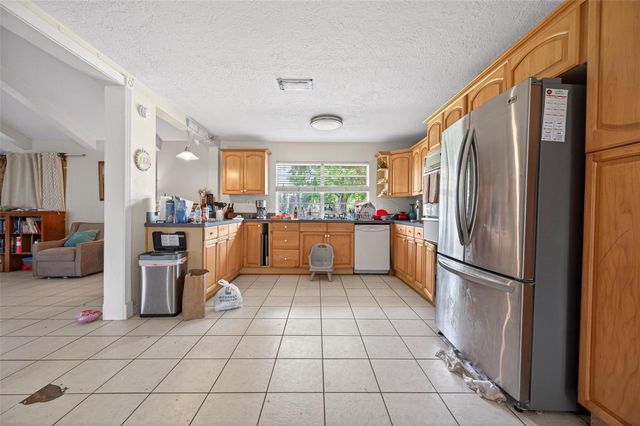 614 Pine Circle, Seabrook, TX 77586