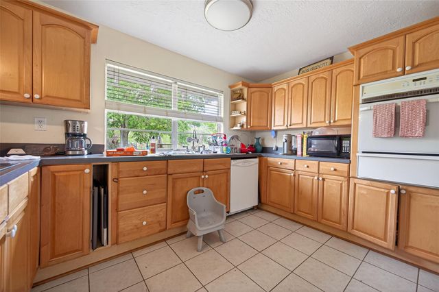 614 Pine Circle, Seabrook, TX 77586