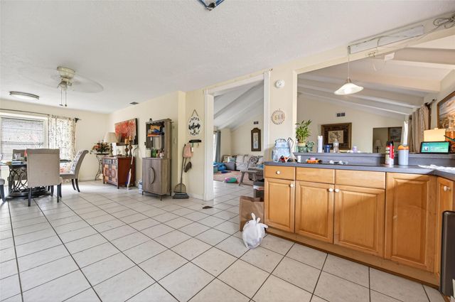 614 Pine Circle, Seabrook, TX 77586