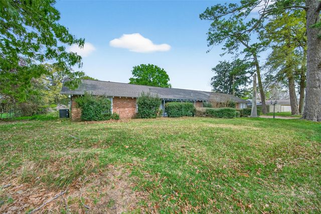 614 Pine Circle, Seabrook, TX 77586