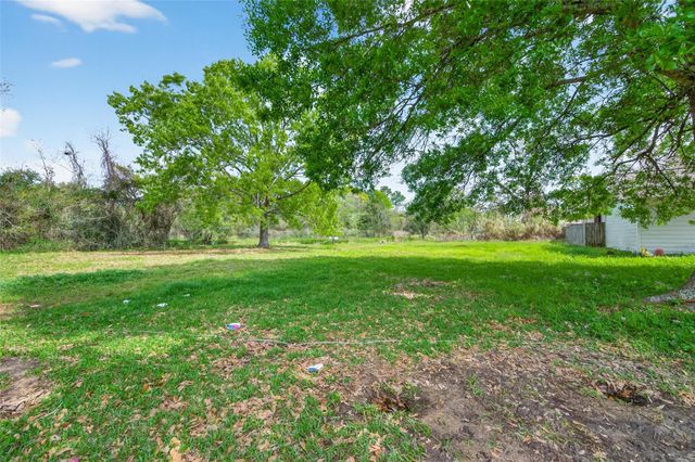 614 Pine Circle, Seabrook, TX 77586