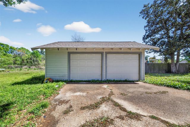 614 Pine Circle, Seabrook, TX 77586