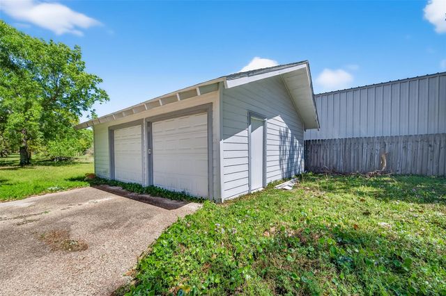 614 Pine Circle, Seabrook, TX 77586