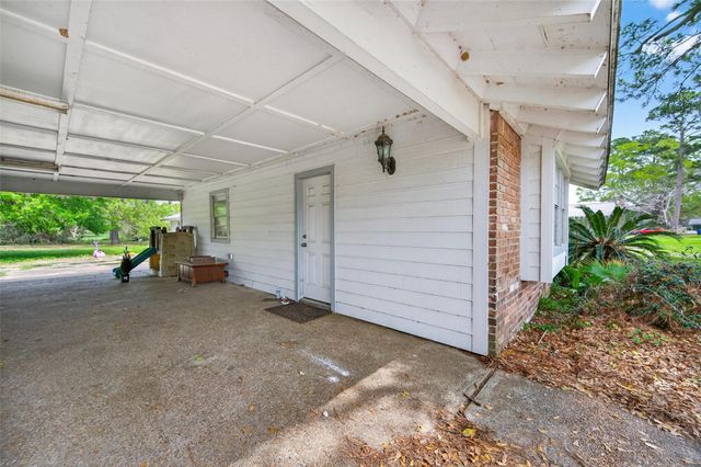 614 Pine Circle, Seabrook, TX 77586