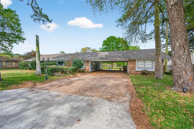 614 Pine Circle, Seabrook, TX 77586