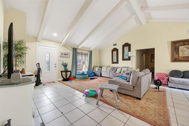 614 Pine Circle, Seabrook, TX 77586