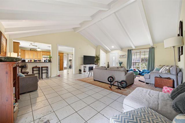 614 Pine Circle, Seabrook, TX 77586