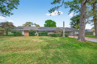 614 Pine Circle, Seabrook, TX 77586