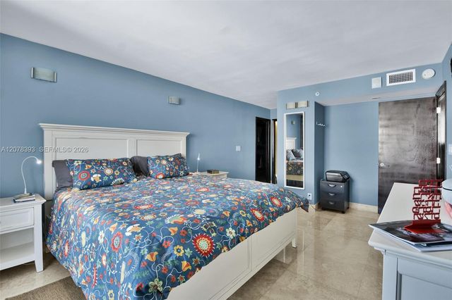 2401 Collins Avenue 1711, Miami Beach, FL 33140