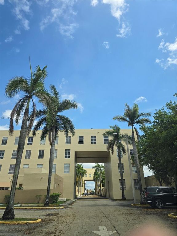 7420 W 20th Avenue 451, Hialeah, FL 33016